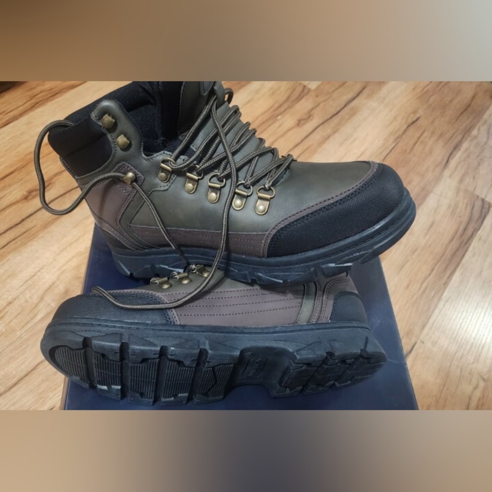 Nautica 9 1/2 boot green, black and brown